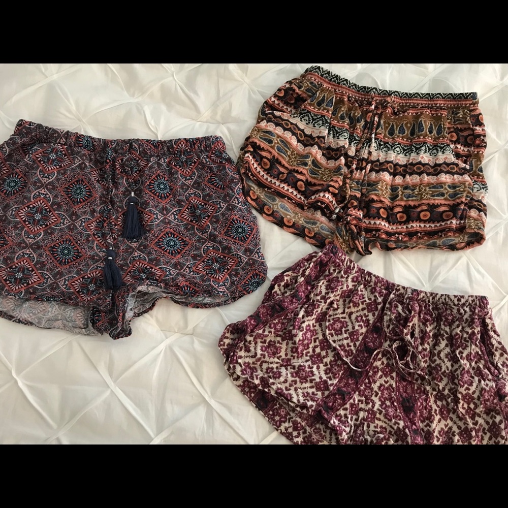 Patterned flowy shorts